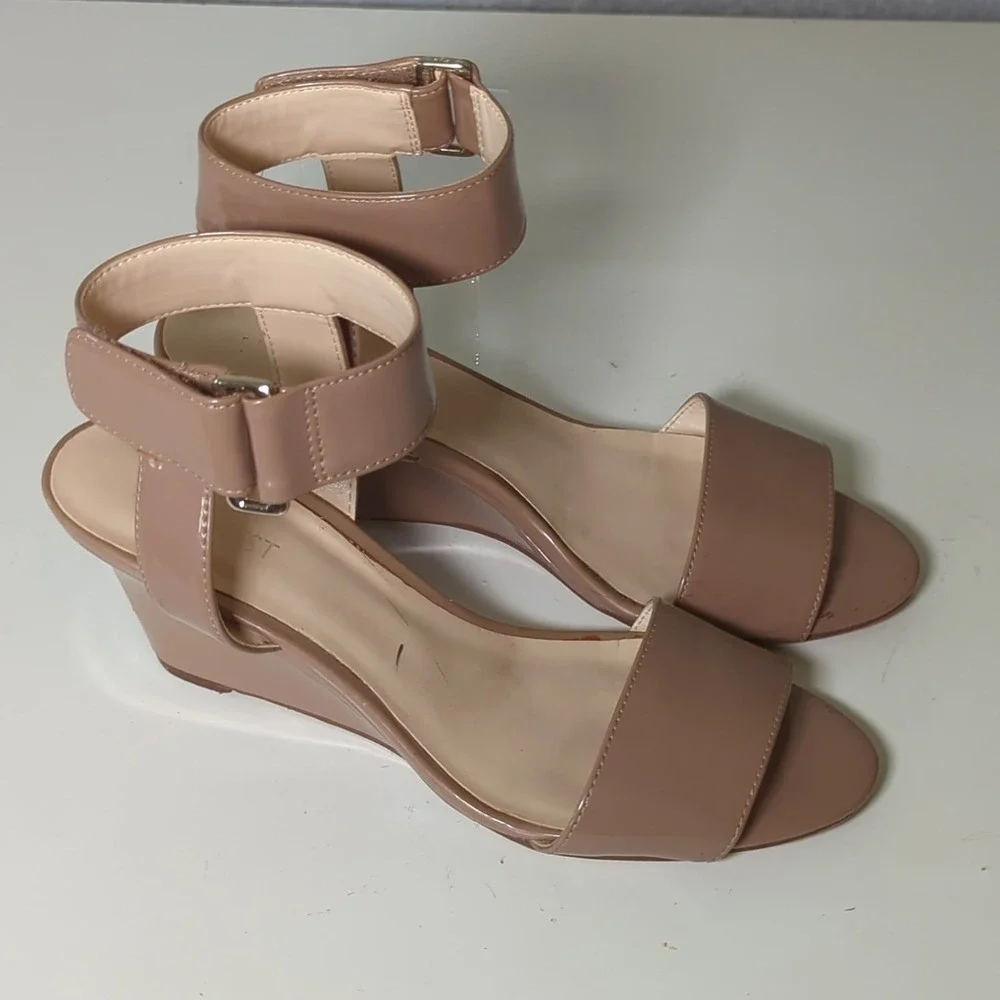 Nine West Riley Nude Patent ‎ Wedge Heels Dress Sandals Ankle Strap Neutral 8.5M